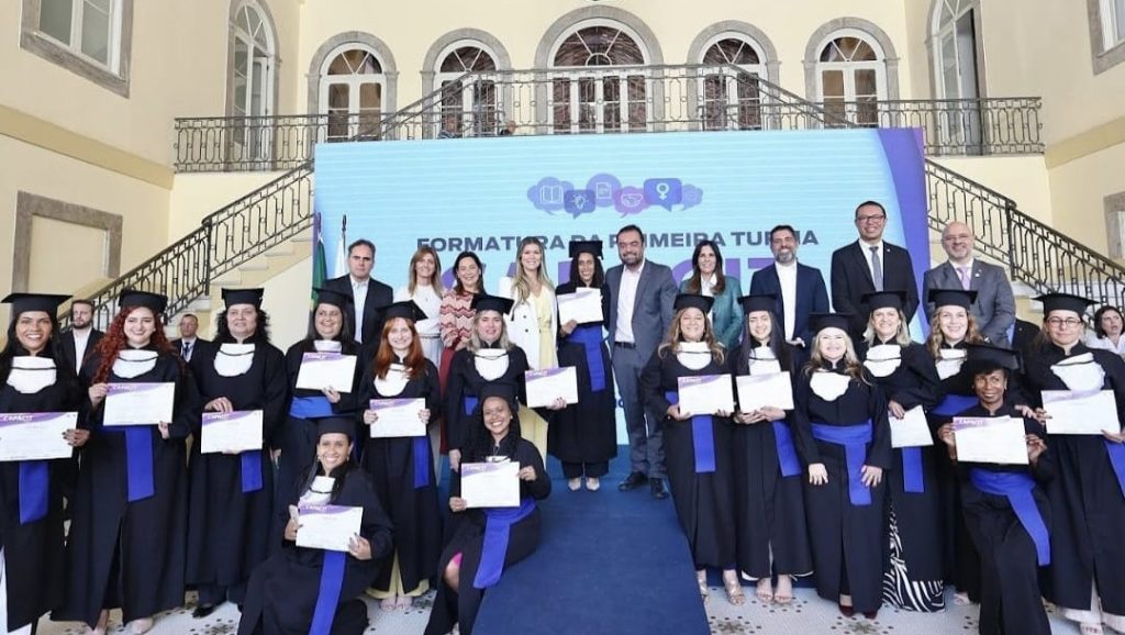 Governo do RJ e Academias Formam 345 Gestoras no Capacit Mulher 2025 e Anunciam Expansão Cláudio Castro - Governado do Estado do Rio de Janeiro e Formandos